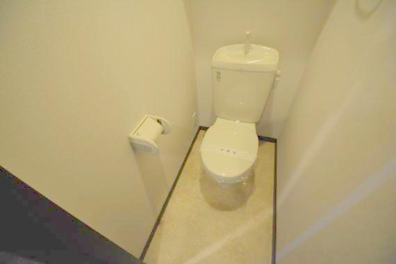 トイレ　清潔感のあるトイレは、誰もがリラックスできる空間です。