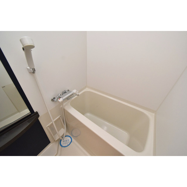 バス・シャワールーム　コンパクトで使いやすいお風呂です