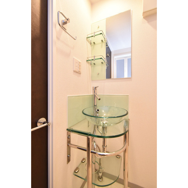 洗面設備　ゆったりとスペースのある洗面所