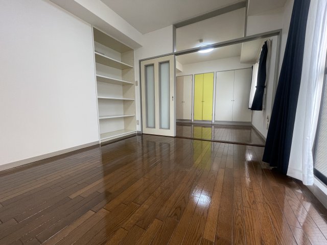 居室・リビング　同物件別号室のものです。