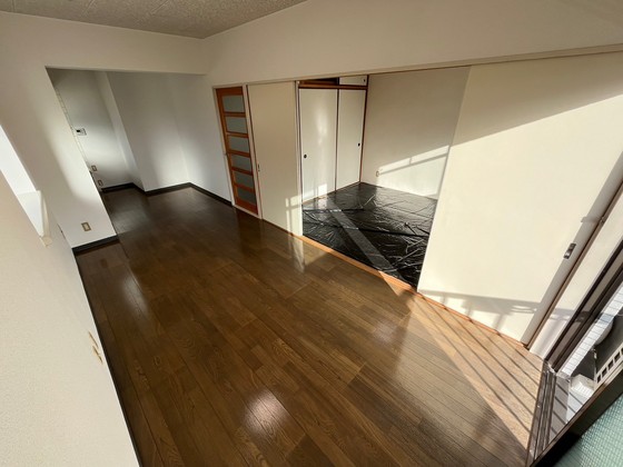 居室・リビング　※別部屋のお写真でございます。