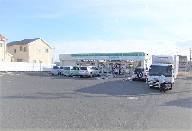 コンビニ　ファミリーマート新屋店（コンビニ）まで550m