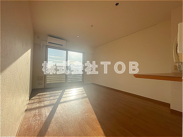 居室・リビング　LD9帖※クリーニング中の撮影※