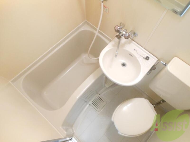 バス・シャワールーム　清潔感のあるお風呂です