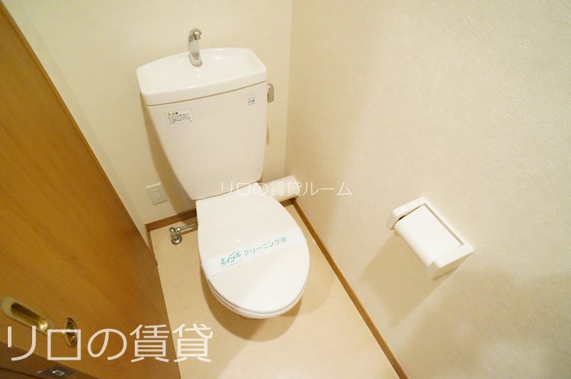 トイレ　温水洗浄便座付き