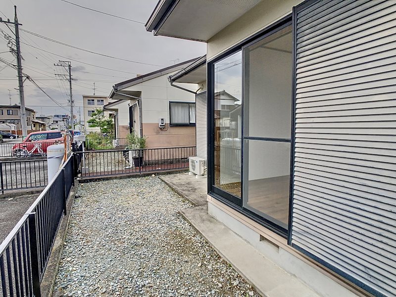 バルコニー　専用庭が広いのは戸建賃貸の特権です！