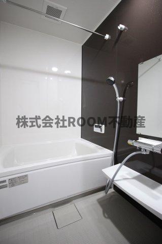 バス・シャワールーム　コンパクトで使いやすいお風呂です