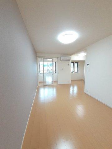 居室・リビング　居間です