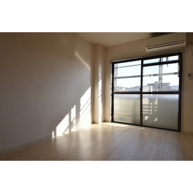 居室・リビング　当社提携物件の為、どこよりも安く早く安心してご契約できます。