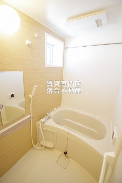 バス・シャワールーム　追い焚き機能、浴室乾燥機付き