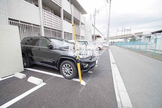 駐車場　敷地内駐車場完備