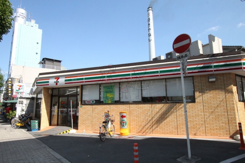 コンビニ　セブンイレブン大阪西田辺駅東店（コンビニ）まで70m
