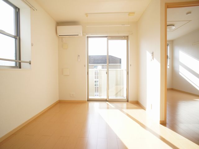 居室・リビング　快適に過ごせるエアコンが付いています♪