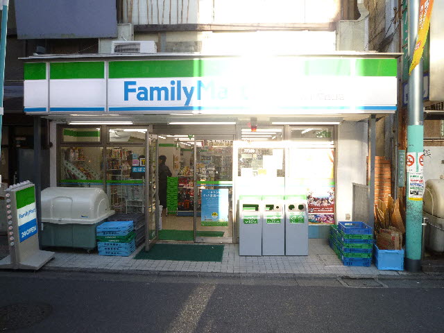 コンビニ　ファミリーマート（コンビニ）まで400m