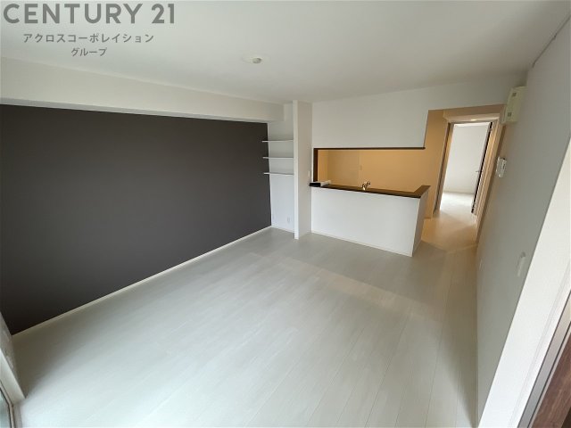 居室・リビング　南東向きエアコン付きの13.8帖のリビングです♪