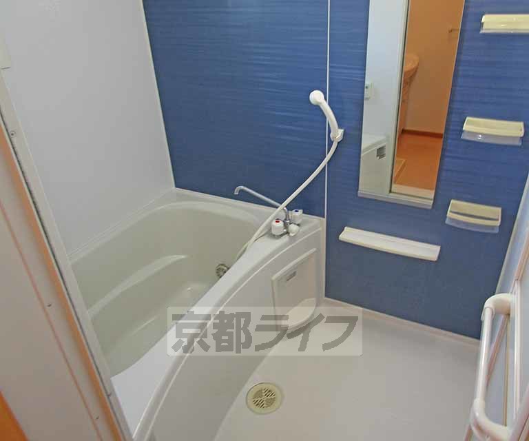 バス・シャワールーム　バスルームです。