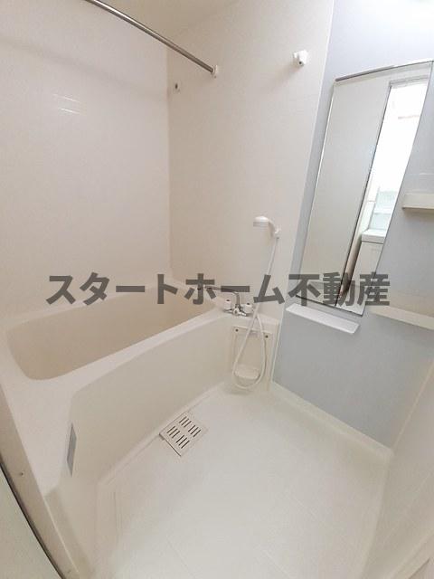 バス・シャワールーム　コンパクトで使いやすいお風呂です