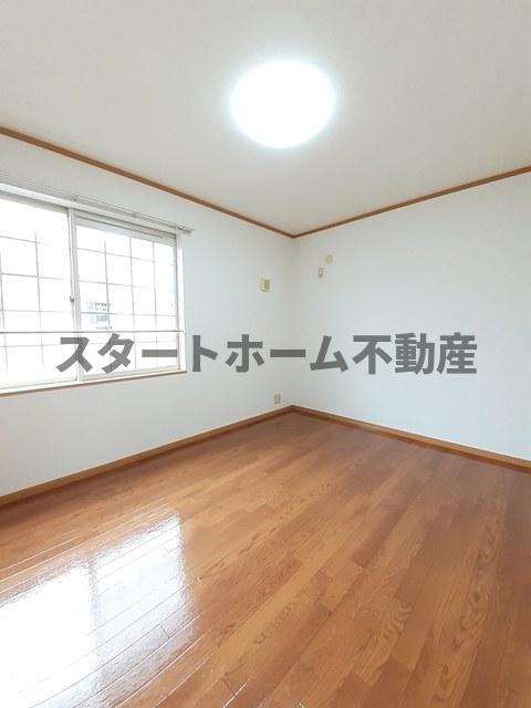 その他部屋・スペース　落ち着いて過ごせるお部屋なので、寝室にいかがでしょうか