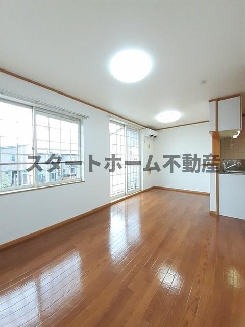 居室・リビング　こちらの居間で趣味の時間をお楽しみください