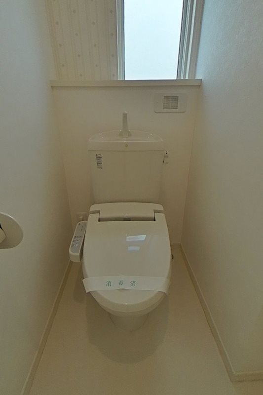 トイレ　同タイプの別部屋のものになります