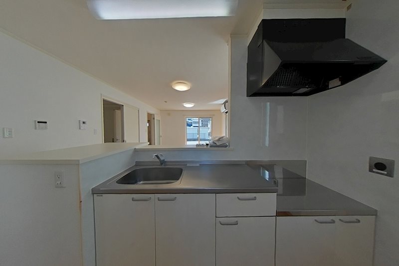 キッチン　同タイプの別部屋のものになります