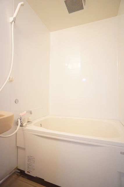 バス・シャワールーム　バストイレ別なので、ゆったりお風呂にもつかれますね♪