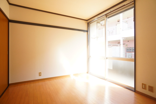 居室・リビング　クッションフロアは清潔でやわらかい雰囲気です！