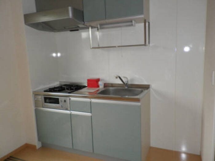 キッチン　グリル付2口コンロのシステムキッチンでお料理が楽しめます