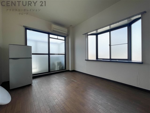 居室・リビング　２面採光の明るいお部屋です。