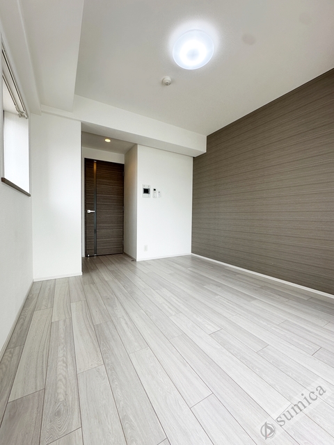 居室・リビング　アクセントクロスがオシャレを演出♪♪