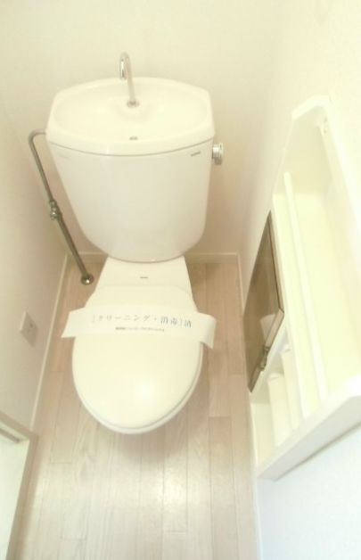 トイレ　バストイレ別です