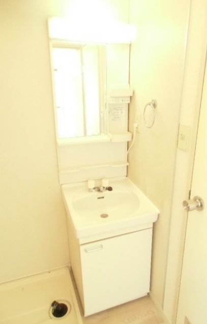 洗面設備　独立洗面台付きです