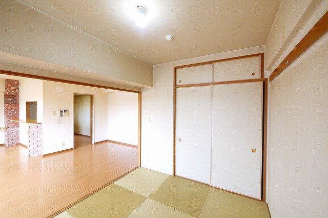 居室・リビング　日本らしい落ち着いた雰囲気の和室です