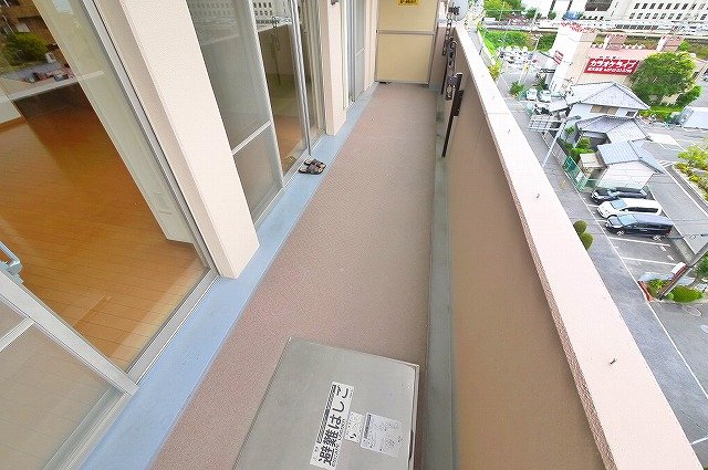 バルコニー　バルコニーからの眺めを楽しみながら食事をしませんか