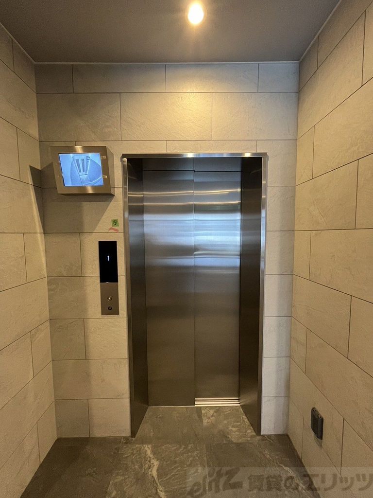 エントランス　エレベーター