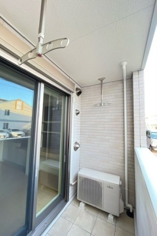 バルコニー　お洗濯にも便利なバルコニー付き