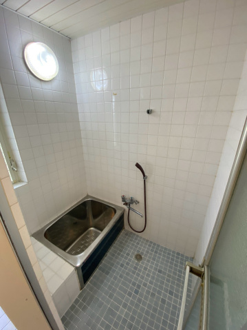 バス・シャワールーム　窓があり換気良好