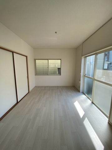 居室・リビング　6帖洋室　2面採光で明るいお部屋