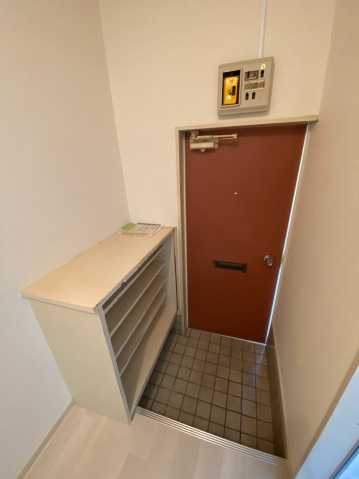 玄関　玄関　シューズボックス完備