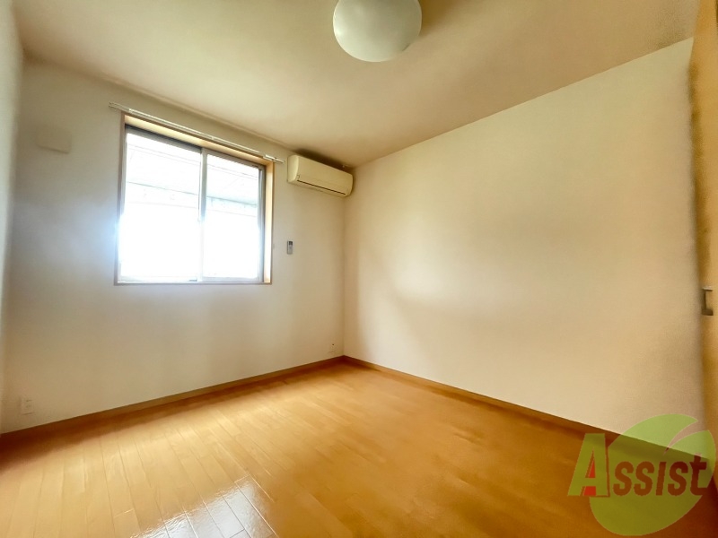 その他部屋・スペース　こちらは５．２帖の洋室でございます。寝室にもできそう。