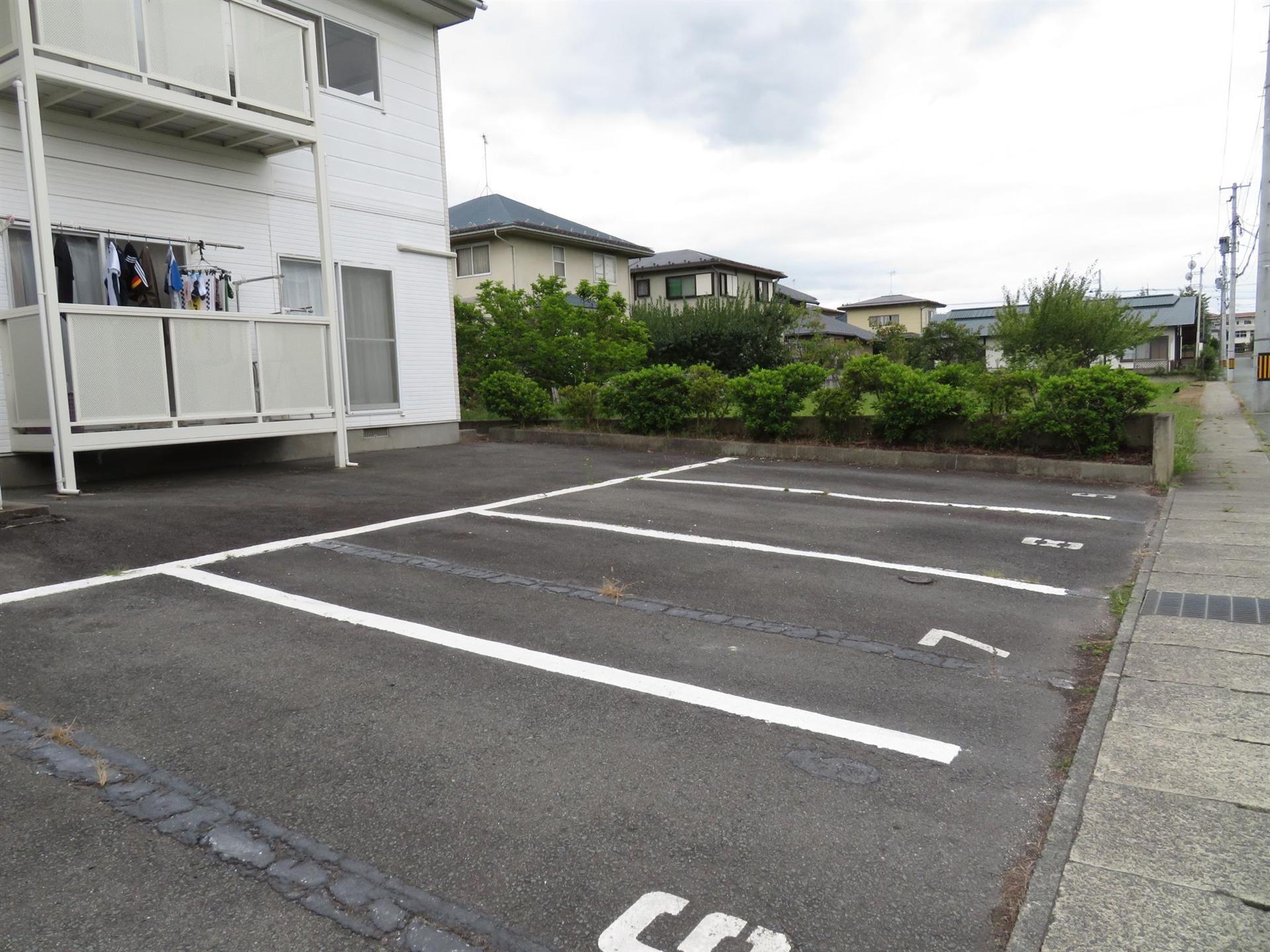 庭　駐車場2台込みです。