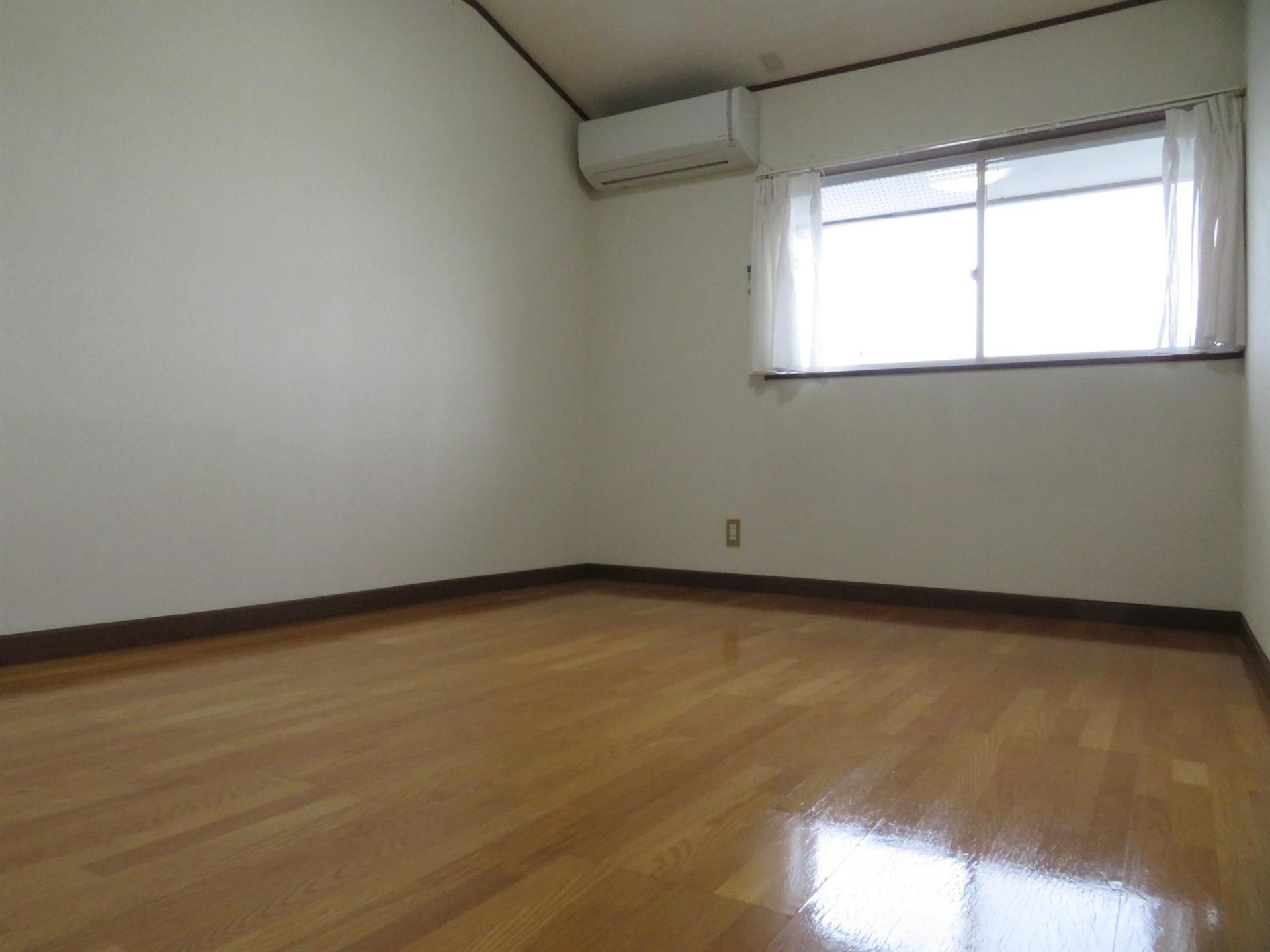 その他部屋・スペース　エアコン付きの洋室6帖、他に和室6帖ございます。