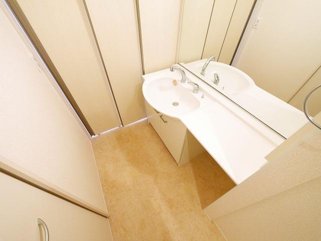 洗面設備　使いやすい洗面所です