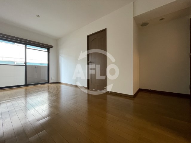 居室・リビング　リーガル西梅田　開放的な室内