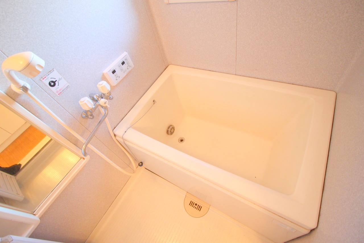 バス・シャワールーム　☆追い炊き機能付きのお風呂