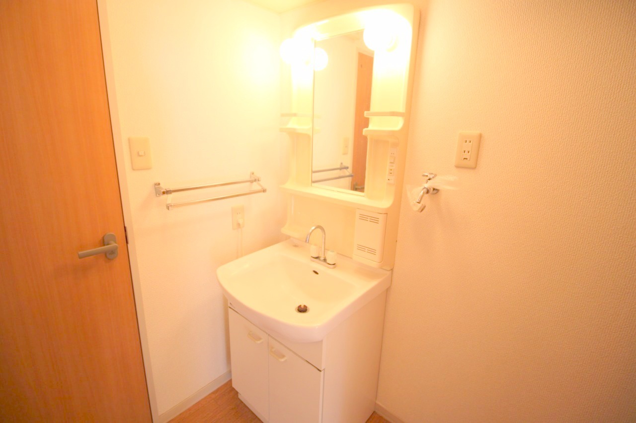 洗面設備　☆朝の身支度が楽々の独立洗面台