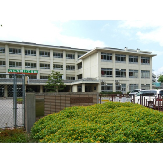 中学校　広島市立城山北中学校（中学校）まで524m