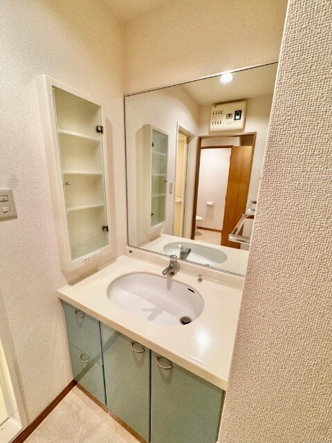 洗面設備　※写真は同タイプの別区画になります。