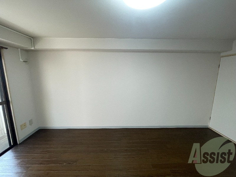 その他部屋・スペース　８帖の洋室を別の角度から撮影してみました。