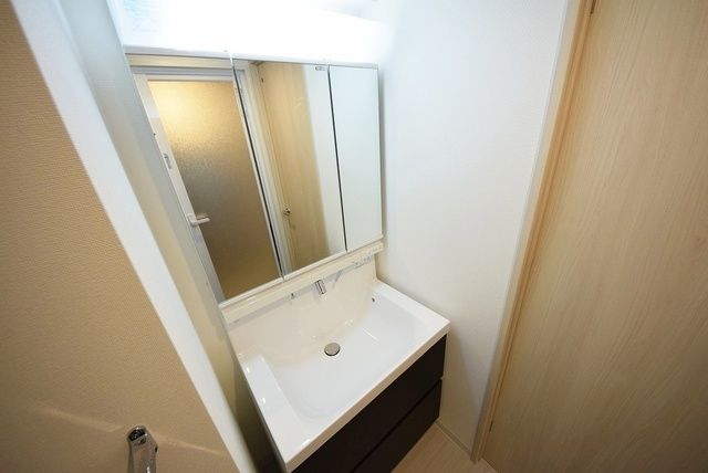 洗面設備　お問合せは(株)タウンハウジング東京へ